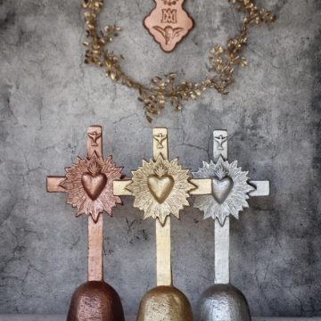 Croix de lumière de la Ciergerie des Prémontrés vendues au concept-store L'Échappée Belle à Quimperlé.