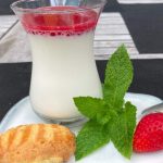 Pannacotta aux fraises - Pause gourmande au salon de thé L'Échappée Belle à Quimperlé
